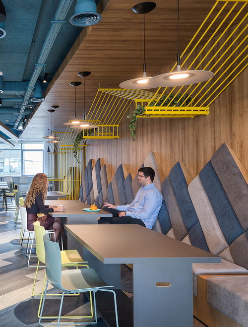 時(shí)尚辦公網(wǎng) 辦公設(shè)計(jì) 設(shè)計(jì)欣賞 靈動多變 塞爾維亞tech l05開發(fā)部門辦公室創(chuàng)新設(shè)計(jì)欣賞